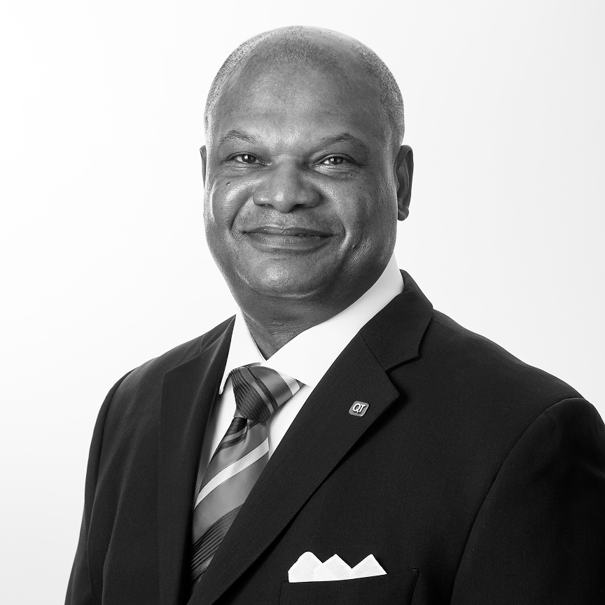 headshot of kevin thornton